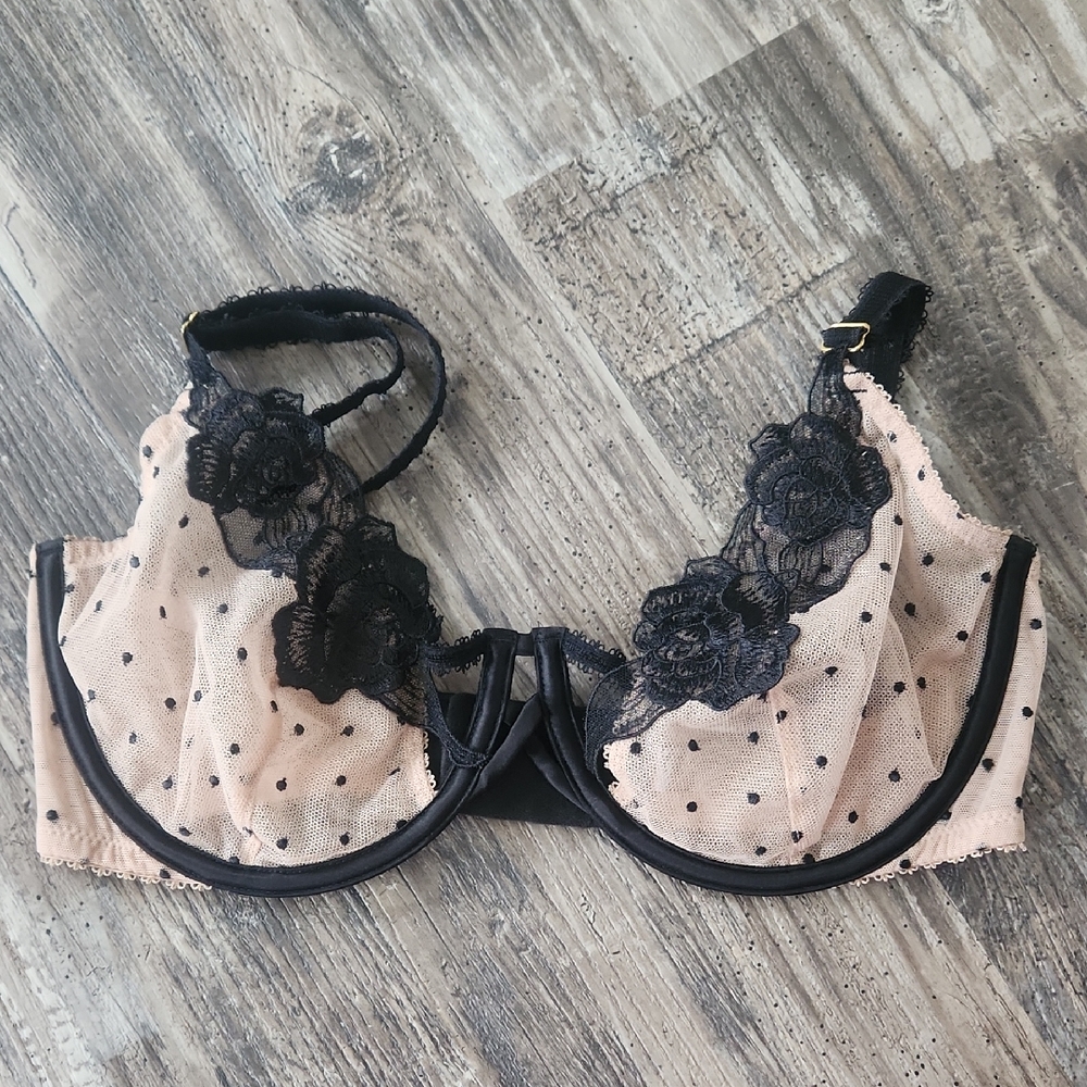 Victoria's Secret Sheer Nude and Black Lace Underwire Unlined Bra - 34D